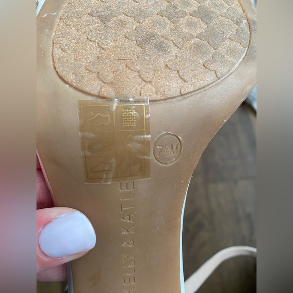 Pearl Heels - Picture 3 of 4